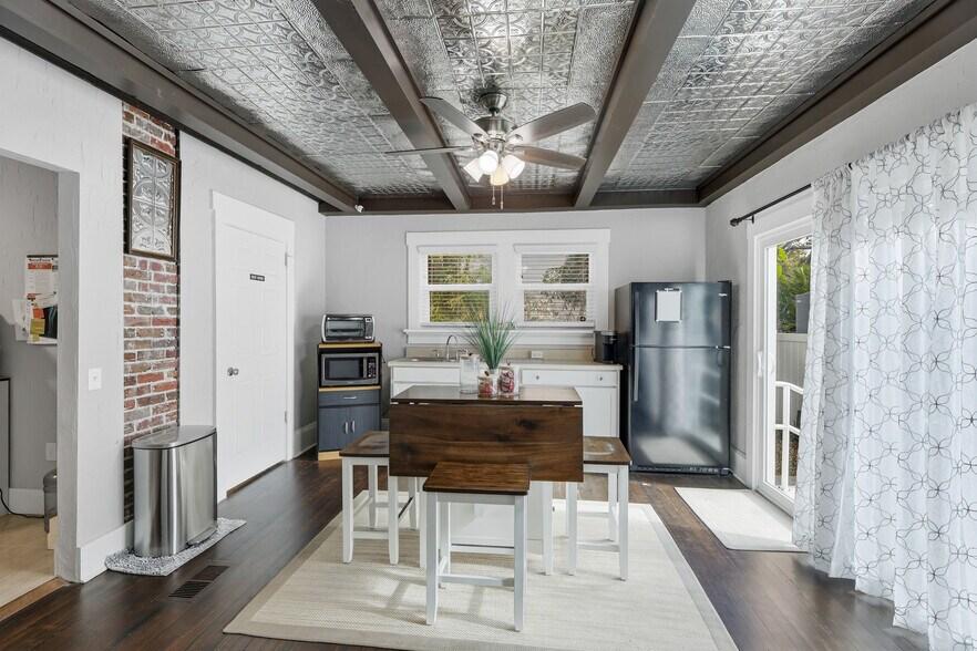 More Photos Of 1322 3rd Ave W, Bradenton Office Residential For Sale