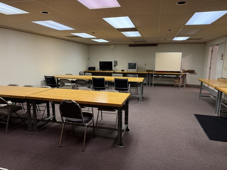 More Photos Of 300 N Westwood Dr, Toledo Manufacturing For Sale