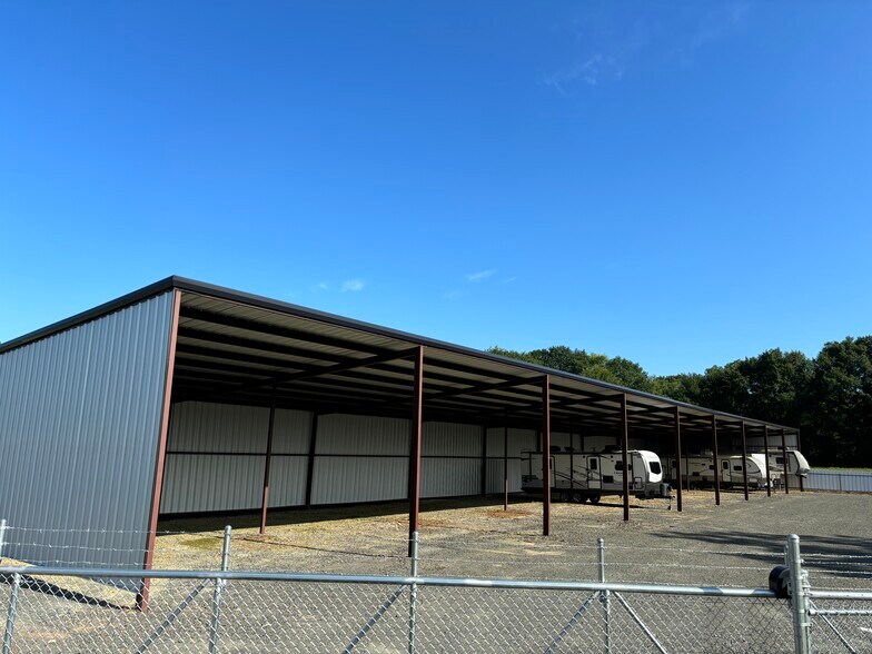 More Photos Of 504 Louise st, Atlanta Self Storage For Sale