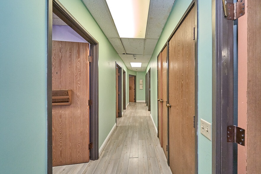 More Photos Of 8737 Beverly Blvd, West Hollywood Medical For Sale