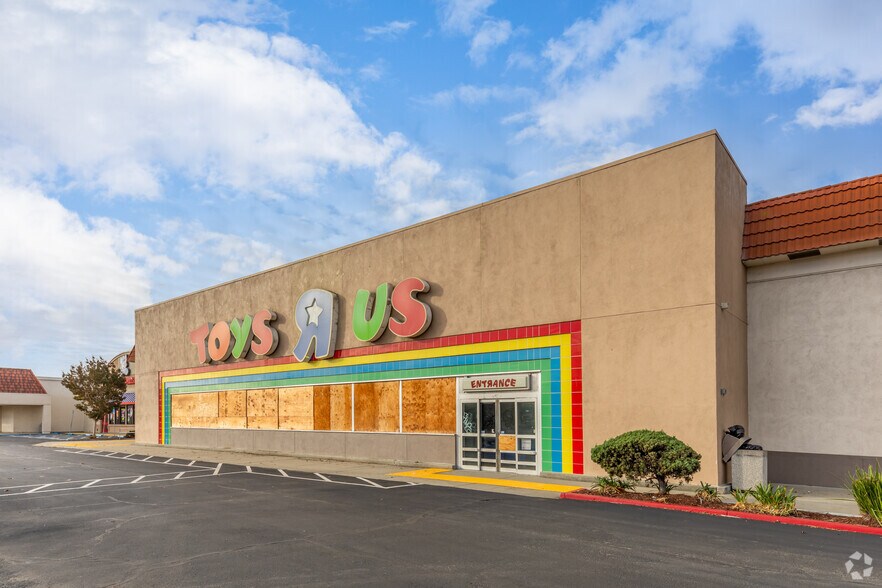 More Photos Of 24039 Hesperian Blvd, Hayward Unknown For Lease