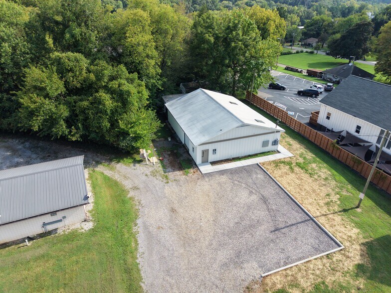 Primary Photo Of 2550 Sutherland Ave, Knoxville Light Distribution For Lease