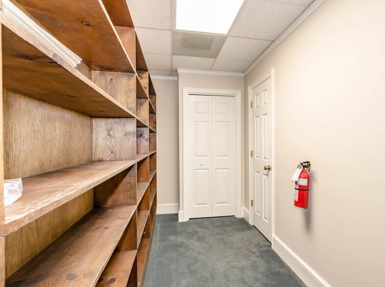 More Photos Of 215 Church St, Lenoir Office For Sale