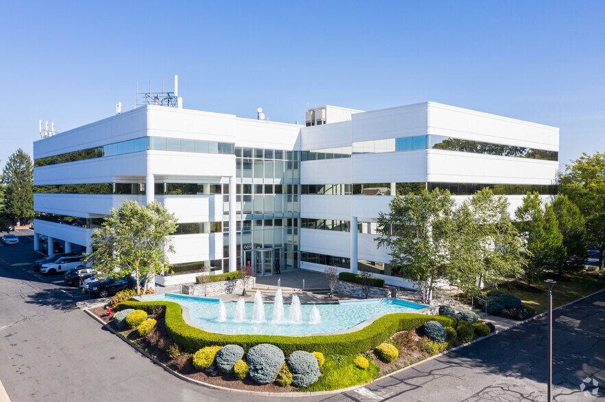 More Photos Of 669 River Dr, Elmwood Park Office For Lease