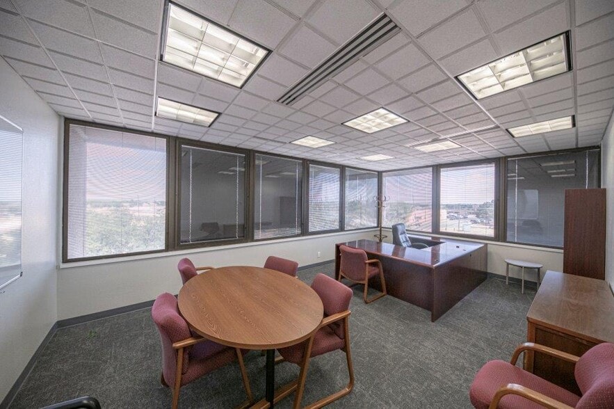 More Photos Of 125 W Missouri Ave, Midland Office For Lease