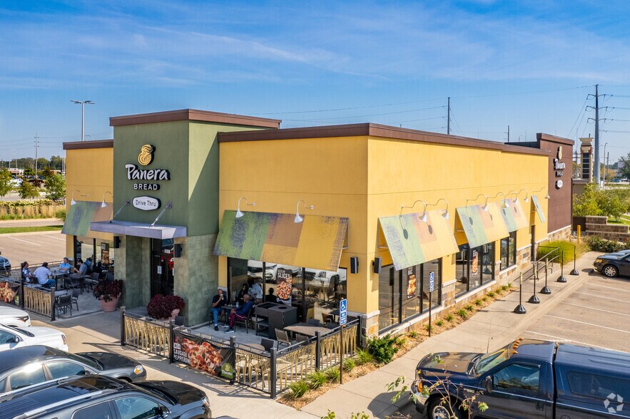 More Photos Of 2601 W Lake Ave, Peoria Unknown For Lease