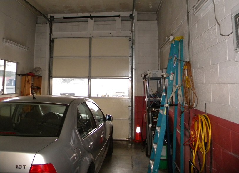 More Photos Of 1544 12th Ave, Longview Auto Repair For Sale