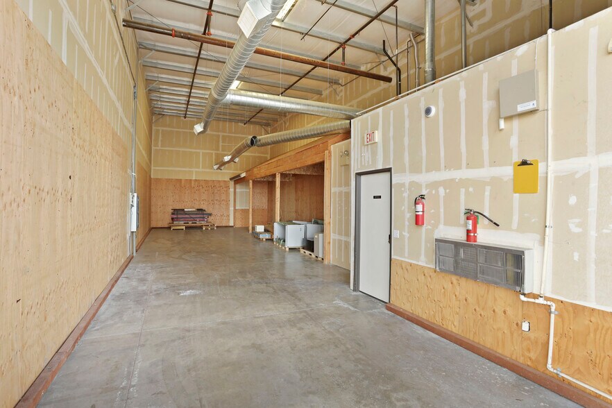 More Photos Of 600-626 Commerce Ct, Manteca Service For Sale