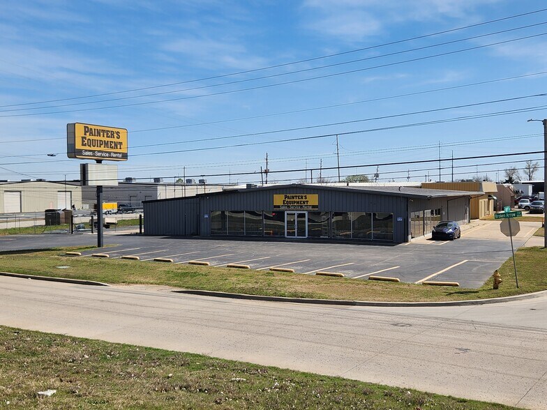 More Photos Of 8804 E 41st St, Tulsa Showroom For Sale