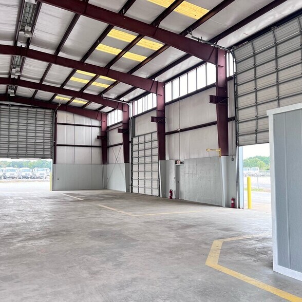 More Photos Of 229 Highway 96, Broussard Warehouse For Lease