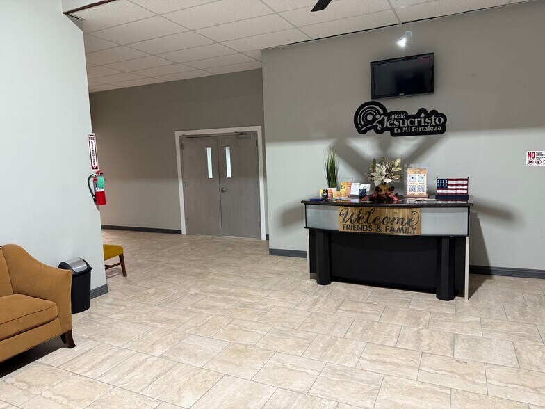 More Photos Of 8017 S Santa Fe Ave, Oklahoma City Religious Facility For Sale