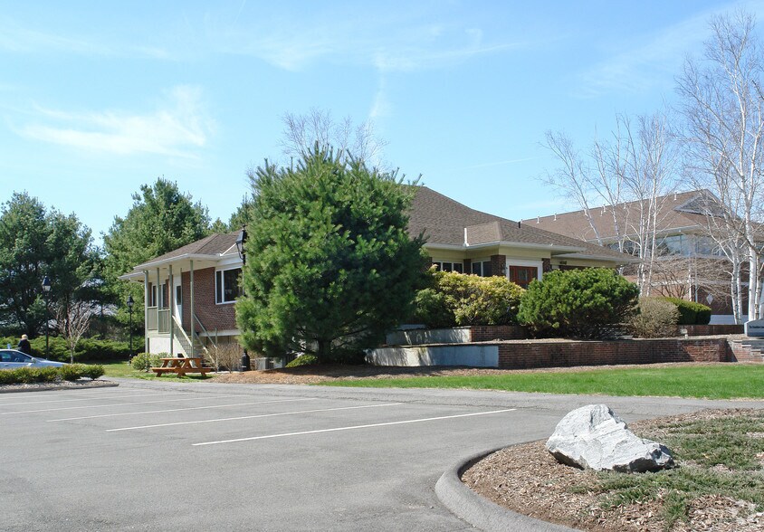 More Photos Of 88 Hopmeadow St, Weatogue Medical For Lease