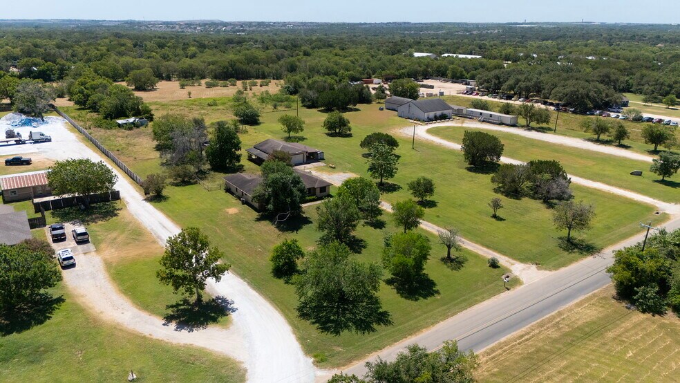 More Photos Of 12409 Lowden Ln, Manchaca Flex For Sale