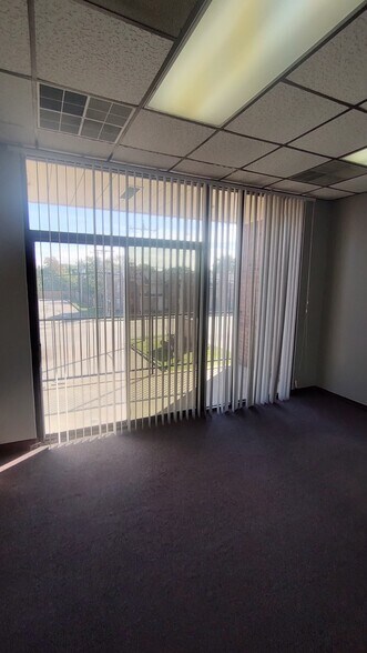 More Photos Of 1225 N Logan St, Texas City Office For Lease