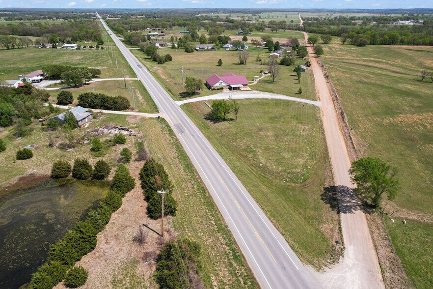 More Photos Of 58225 US-60, Fairland General Retail For Sale