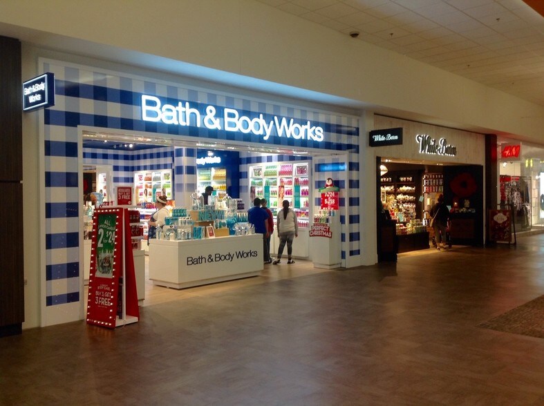 More Photos Of 32233 Gratiot Ave, Roseville Unknown For Lease