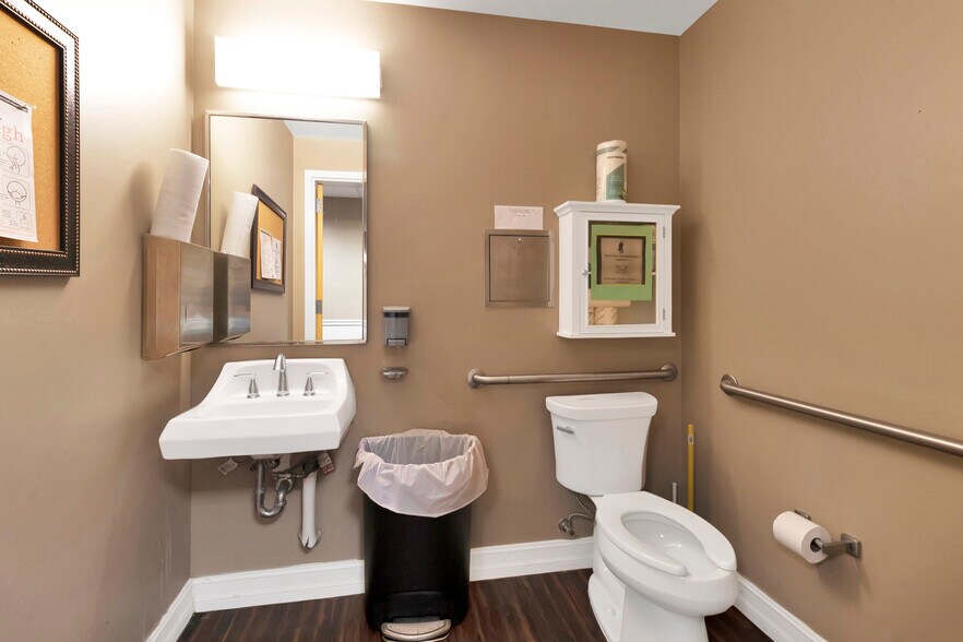 More Photos Of 2525 Harbor Blvd, Port Charlotte Medical For Lease