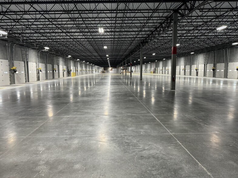 More Photos Of 1 Wild Duck Ln, Portsmouth Distribution For Lease