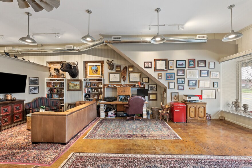 More Photos Of 215 W 3rd St, Farmville General Retail For Sale