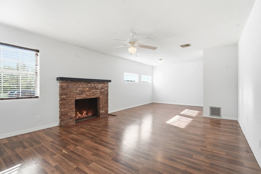 More Photos Of 1036 Camphor Ln, Deland General Retail For Sale