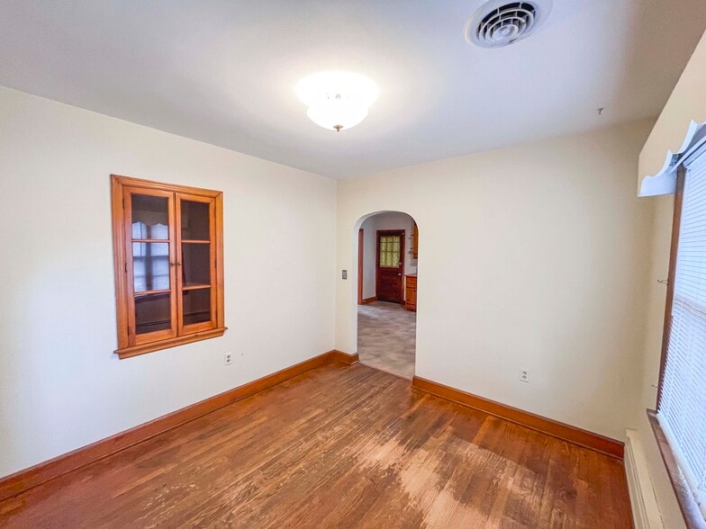 More Photos Of 1001 E Lynchburg Salem Tpke, Bedford Office For Sale