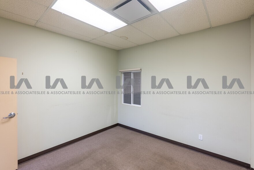 More Photos Of 18800-18806 96th Ave, Surrey Warehouse For Lease