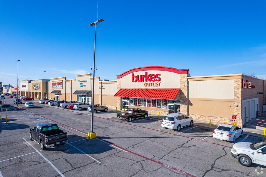 More Photos Of 3907-4025 W Airport Fwy, Irving Unknown For Lease
