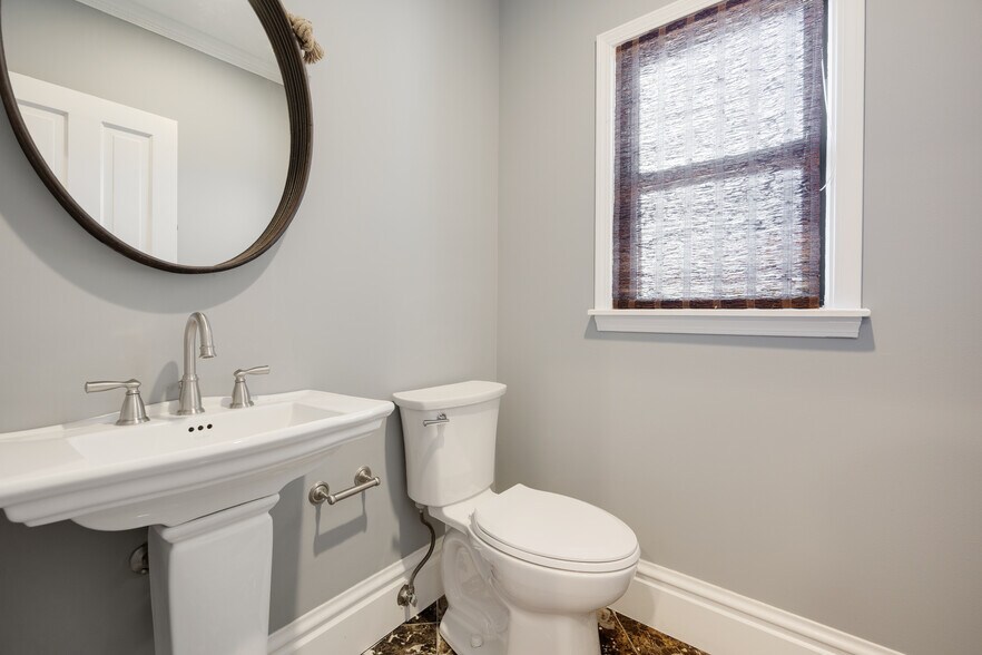 More Photos Of 121 N Washington St, Naperville Medical For Lease