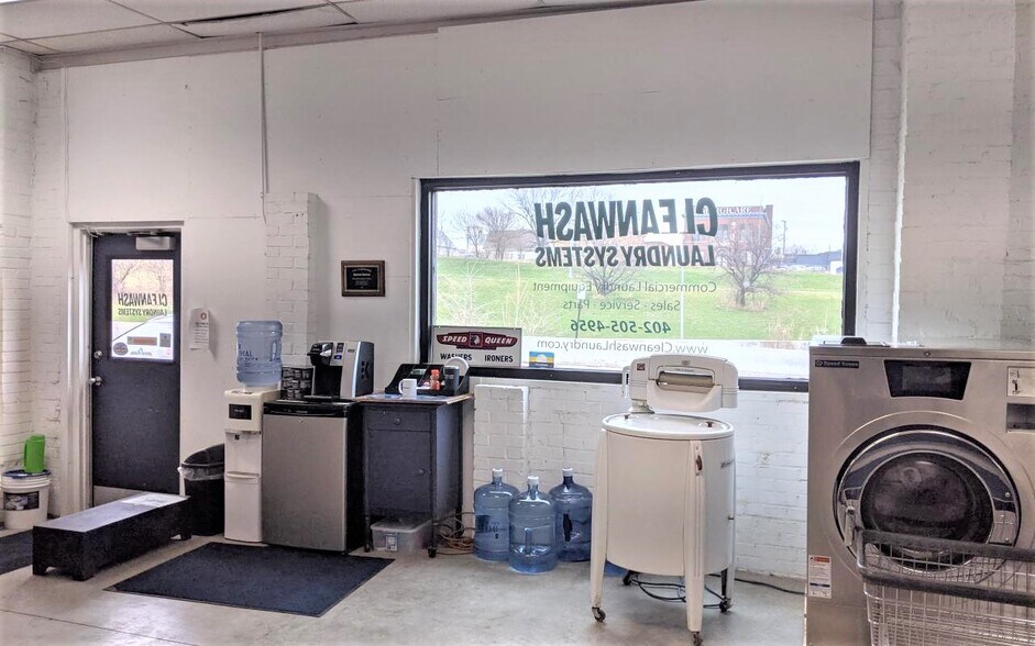 More Photos Of 4808 S 26th St, Omaha Warehouse For Sale