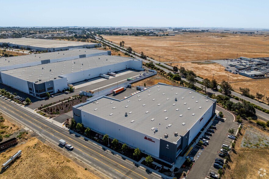 More Photos Of 2195 Huntington Dr, Fairfield Warehouse For Lease