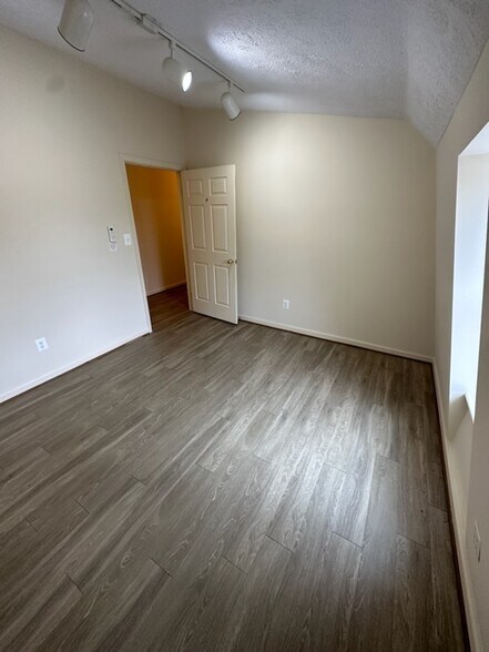 More Photos Of 7252 Benedict Ave, Benedict Storefront Retail Office For Lease