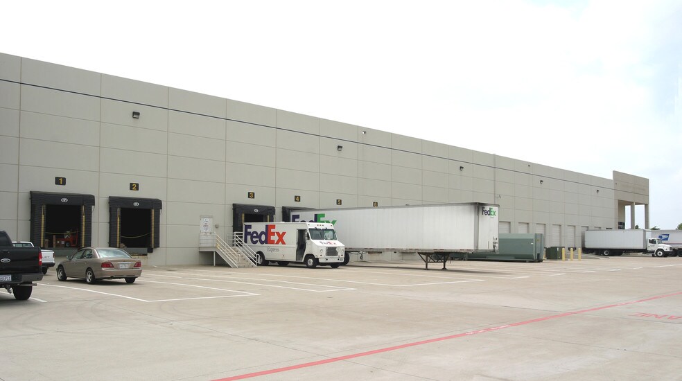 More Photos Of 2920 N State Highway 360, Grand Prairie Warehouse For Lease