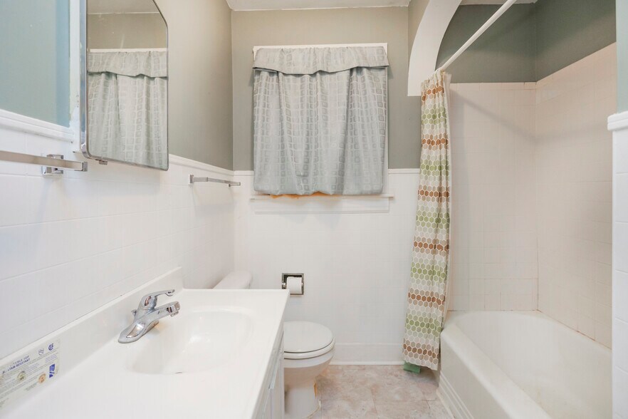 More Photos Of 103 Bass Dr, Columbia Flex For Sale