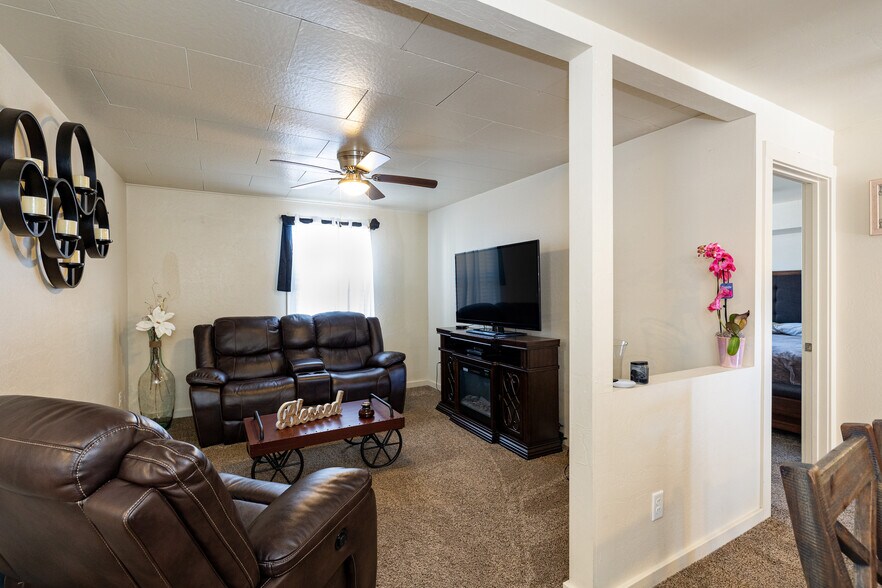 More Photos Of 116 S 1st St, Williams Office For Sale