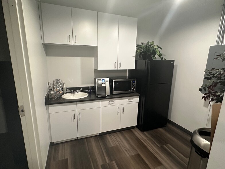 More Photos Of 1800 Camden Rd, Charlotte Office Residential For Lease