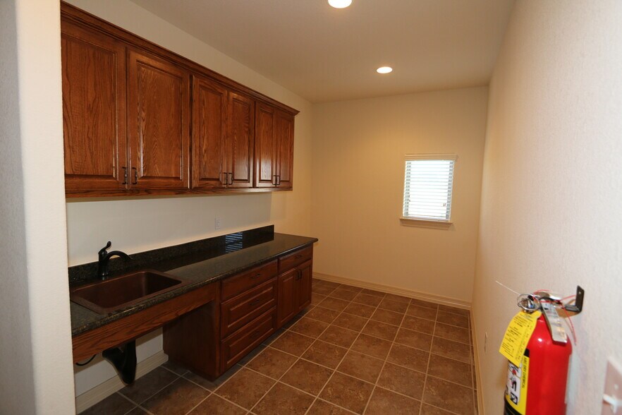 More Photos Of 2851 Joe Dimaggio Blvd, Round Rock Medical For Lease