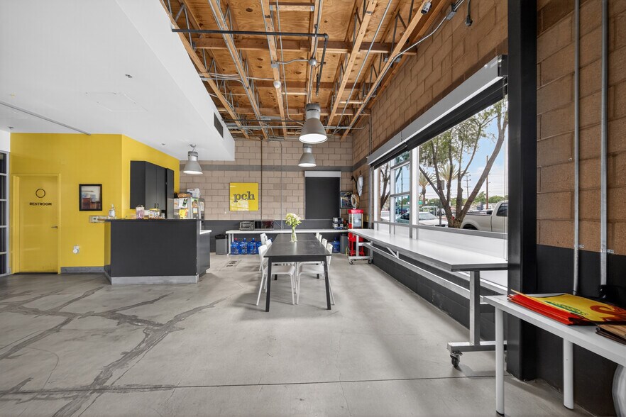 More Photos Of 3500 W Burbank Blvd, Burbank Office For Sale