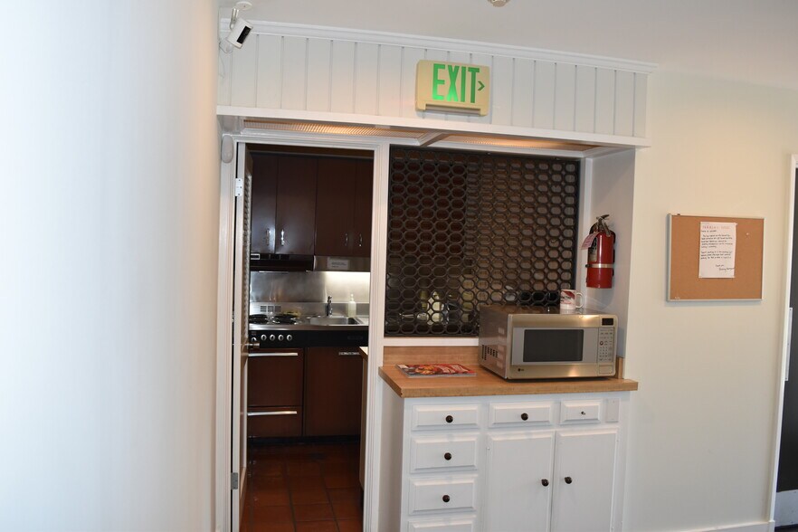 More Photos Of 3115 W Olive Ave, Burbank Office For Lease