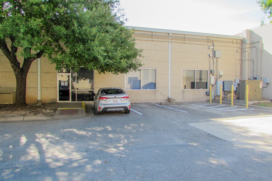 More Photos Of 9229 Waterford Centre Blvd, Austin Unknown For Lease