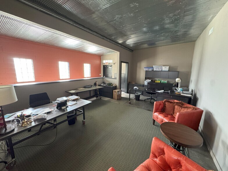 More Photos Of 1525-1527 Locust St, Kansas City General Retail For Lease