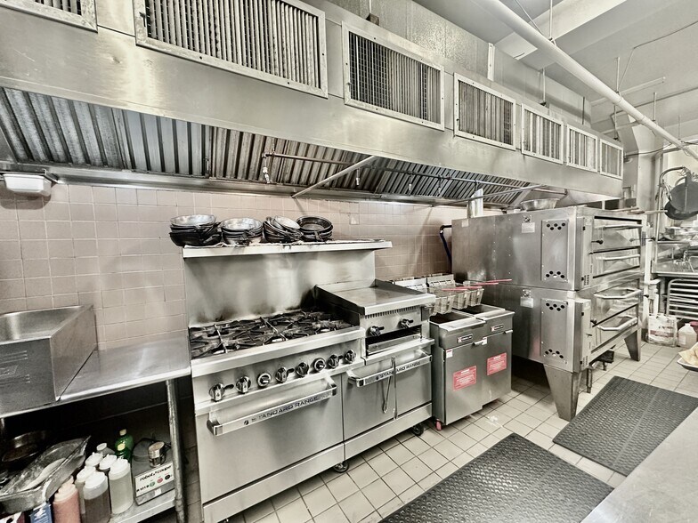 More Photos Of 136 Hamilton Ave, Greenwich Storefront Retail Residential For Lease
