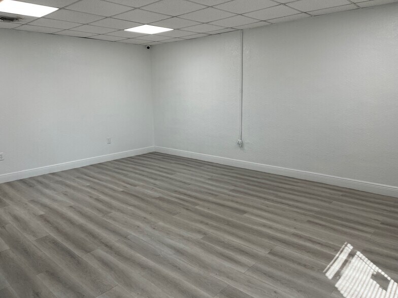 More Photos Of 4385 NW 7th St, Miami Storefront Retail Office For Lease