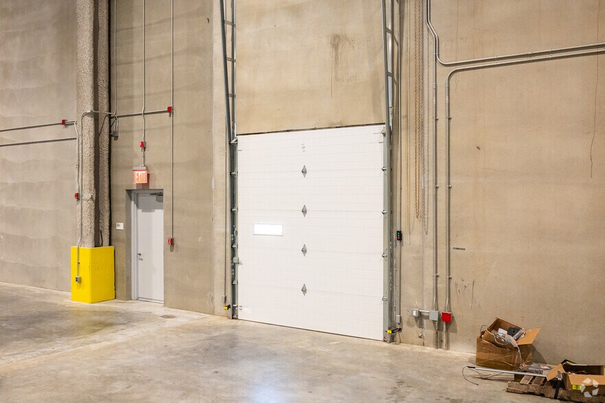 More Photos Of 28-10 Whitestone Expy, Flushing Warehouse For Sale