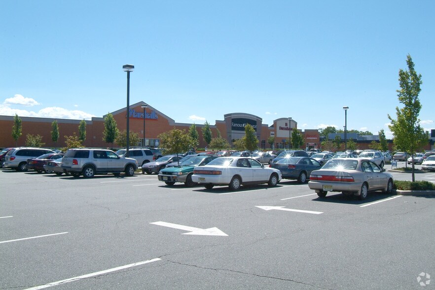 More Photos Of 272-276 US Highway 202/31, Flemington Unknown For Lease