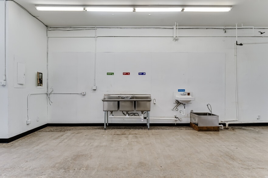 More Photos Of 824 Charnelton St, Eugene General Retail For Lease