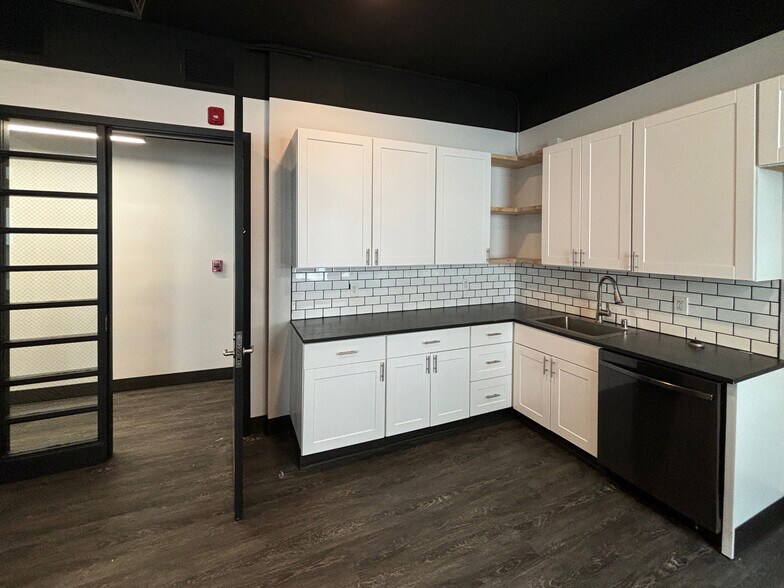 More Photos Of 1142 Broadway, Tacoma Office For Lease