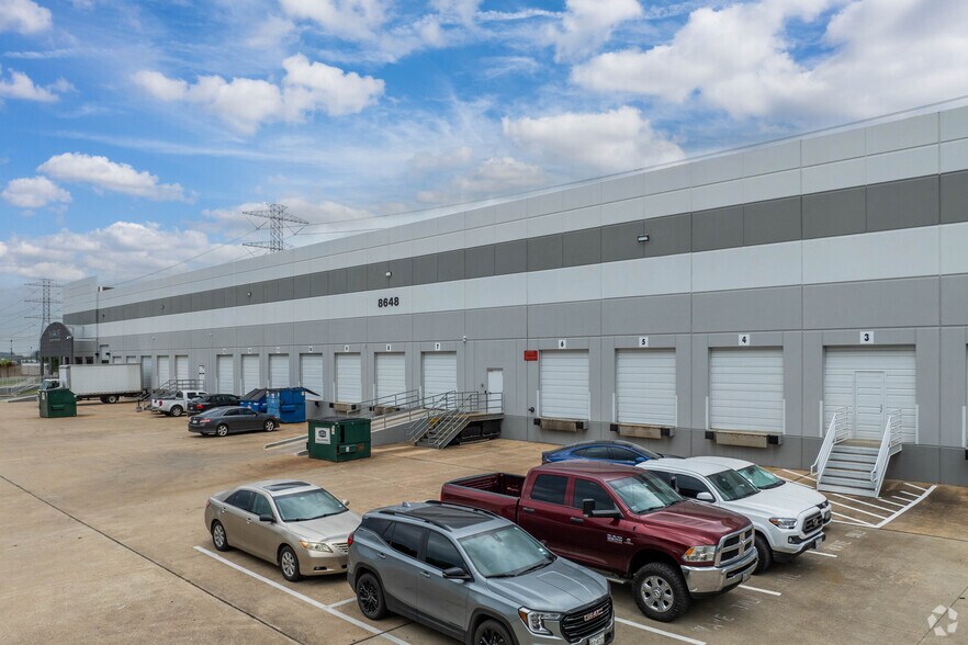 More Photos Of 8648 Glenmont Dr, Houston Warehouse For Lease