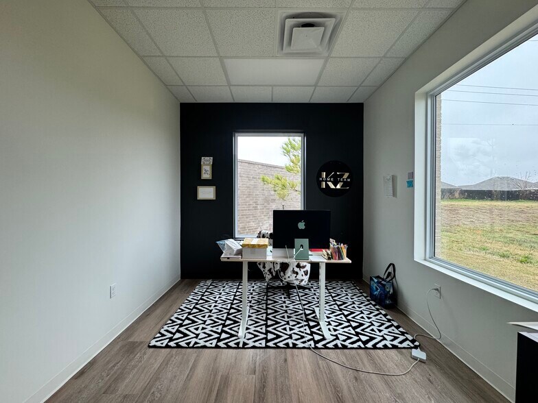 More Photos Of 15105 Crown At Lone Oak Rd, Edmond Office For Lease