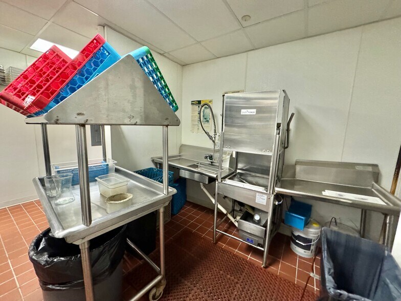 More Photos Of 370 Manor Ln, Jamesport Restaurant For Sale