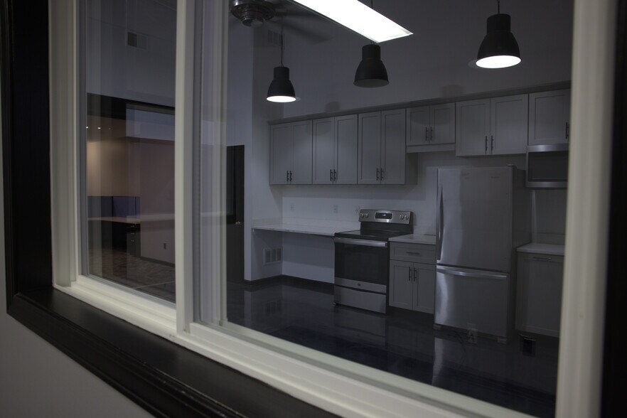 More Photos Of 101 W Shrader St, Liberty Manufacturing For Lease